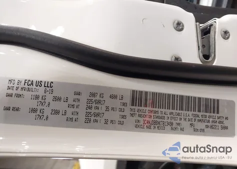 2019 Jeep Compass Latitude 4X4 z USA, uszkodzony, nr VIN 3C4NJDBBXKT813490